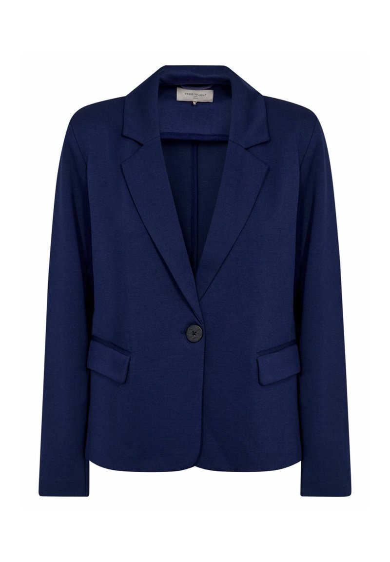 Marineblauwe blazer gemaakt van gladde stof, met een reverskraag, enkelvoudige knoopsluiting en twee voorzakken met klepdetails.