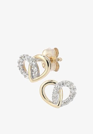 Złocone kolczyki z przeplatającymi się kształtami serc. Jedno serce ozdobione jest przezroczystymi kamieniami szlachetnymi, które dodają blasku i tekstury projektowi.