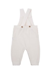 Gebreide baby-overalls in off-white met kruisbandjes, twee houten knopen op de tailleband, twee zijzakken en opgerolde enkels.