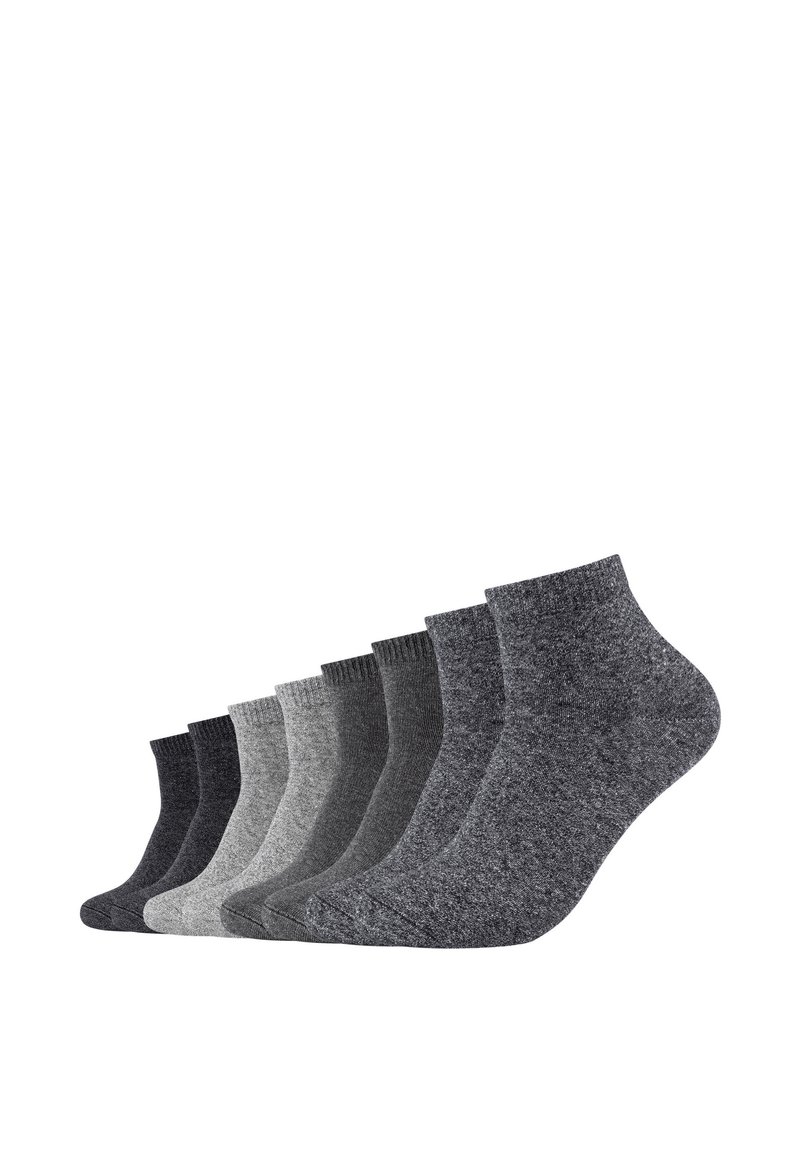 Un assortimento di otto paia di calzini alla caviglia in diverse sfumature di grigio, caratterizzati da una morbida texture e da una parte superiore a coste per una vestibilità sicura.