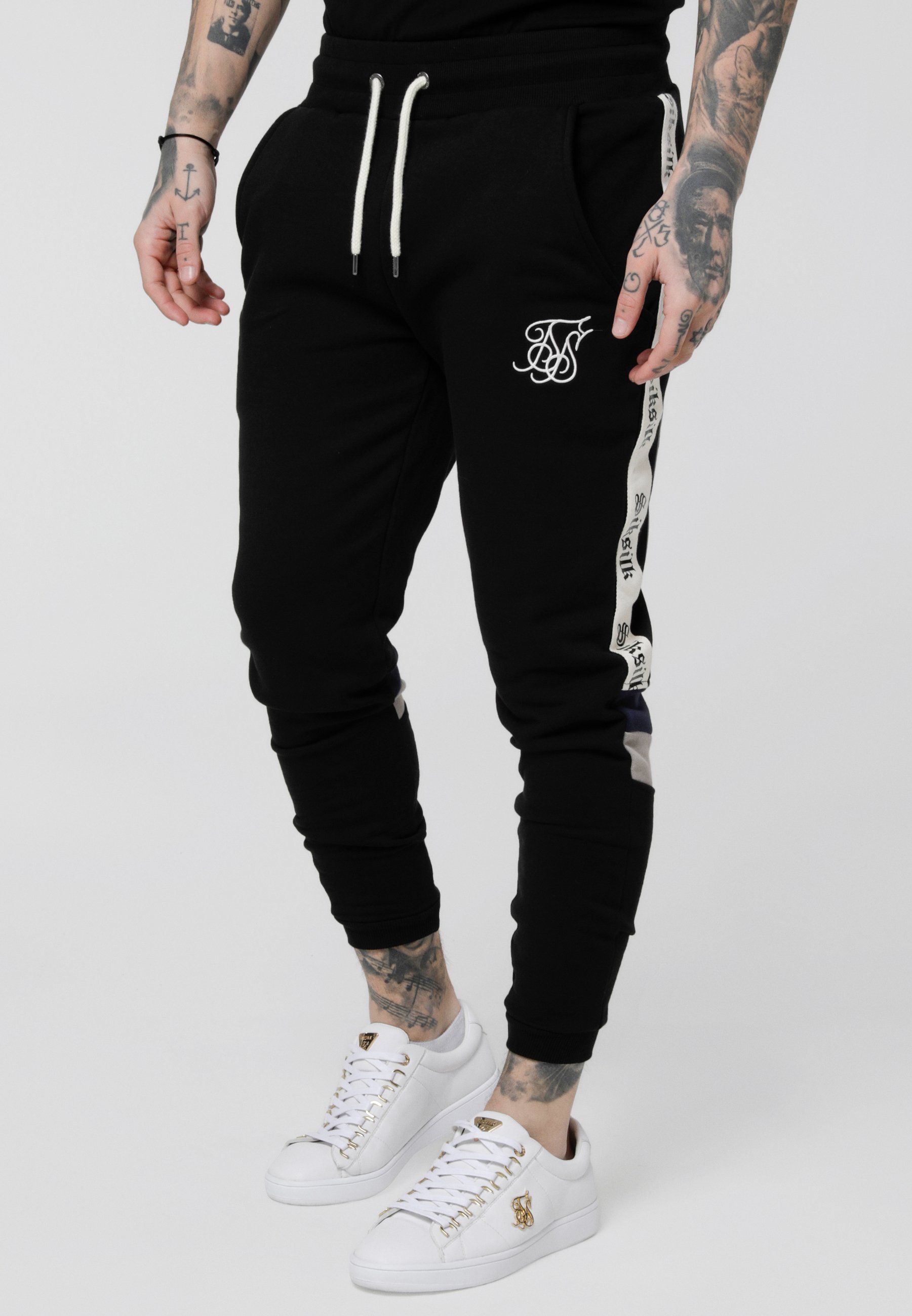 SIKSILK RETRO PANEL TAPE Joggebukse black Zalando.no SIKSILK Joggebukse black Zalando.no