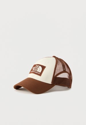 Braune und beige Mesh-Trucker-Cap mit gebogenem Schirm, mit "The North Face Fine Alpine Equipment" Logo-Patch auf dem Vorderteil.
