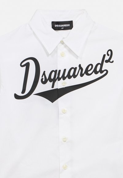 Chemise blanche boutonnée avec logo "Dsquared²" noir sur la poitrine et col plié, taille 4 ans.
