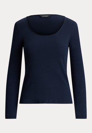 Tricou albastru bleumarin cu dungi, mâneci lungi, decolteu rotund și croială mulată.