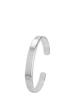 Srebrzysta, otwarta bransoletka z gładką, polerowaną powierzchnią i płaskim, lekko zaokrąglonym kształtem.