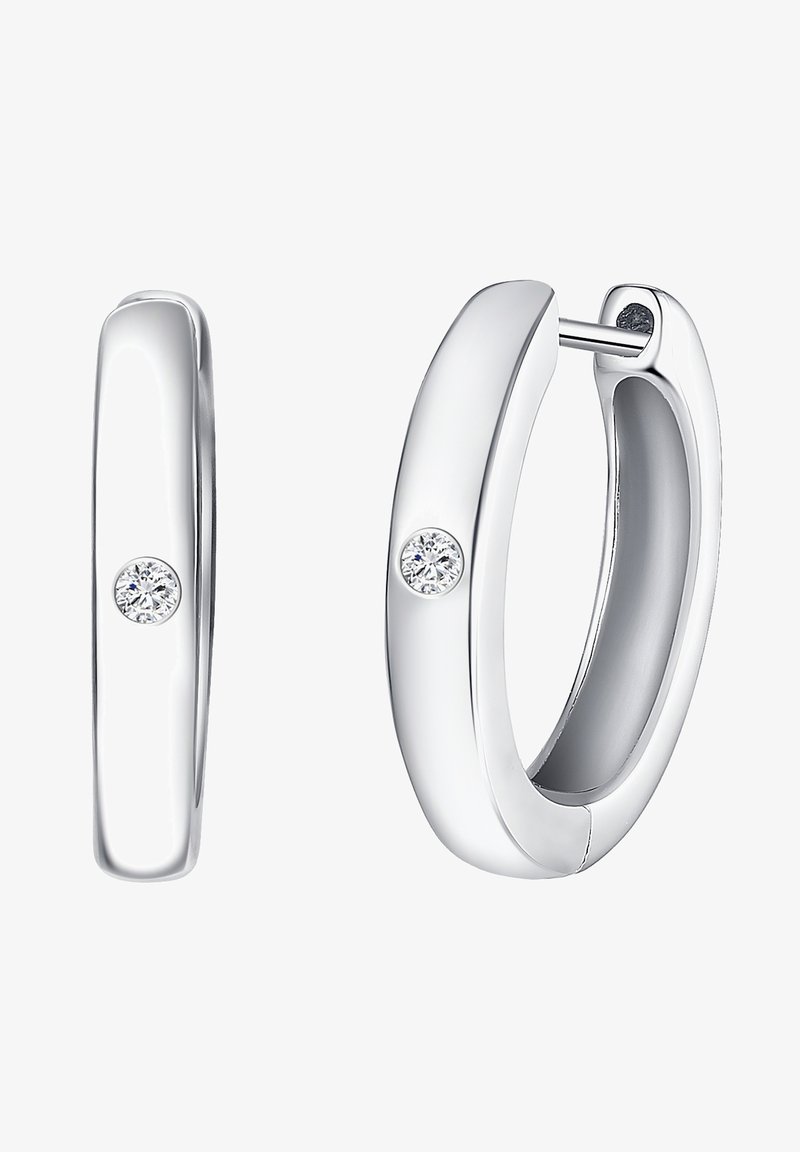 Pendientes de aro de plata con un acabado pulido, que cuentan con un pequeño acento de diamante redondo en cada pendiente. Diseño liso y redondeado.