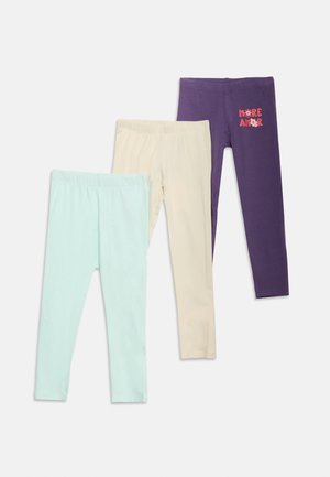 Tre par børnetights i pastelgrøn, creme og lilla, med teksten "More Amor" på det lilla par.