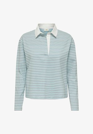 Hellblaues Langarm-Polo-Shirt mit weißem Kragen, versehen mit horizontalen grauen Streifen und einer halben Knopfleiste. Weiche, glatte Stofftextur.