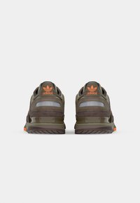 adidas Originals ZX 600 UNISEX - Sneakers laag - dark brown/orbit green/cargo brown
