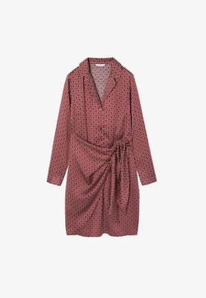 Punane mustriga kleit, millel on krae, pikad varrukad ja seotud vöödetail. Kangas on kaunistatud valge abstraktse ovaalse mustriga.