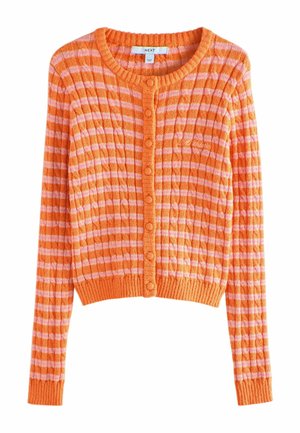 Orange und pink gestreifte Strickjacke mit langen Ärmeln, rundem Halsausschnitt, Knopfleiste vorne und besticktem Schriftzug "Athletic" auf der Brust.