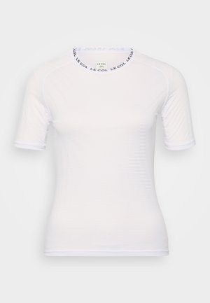 Jersey de ciclismo blanco de manga corta hecho de tejido texturizado, con un cuello redondo que presenta la marca "LE COL" en el escote.