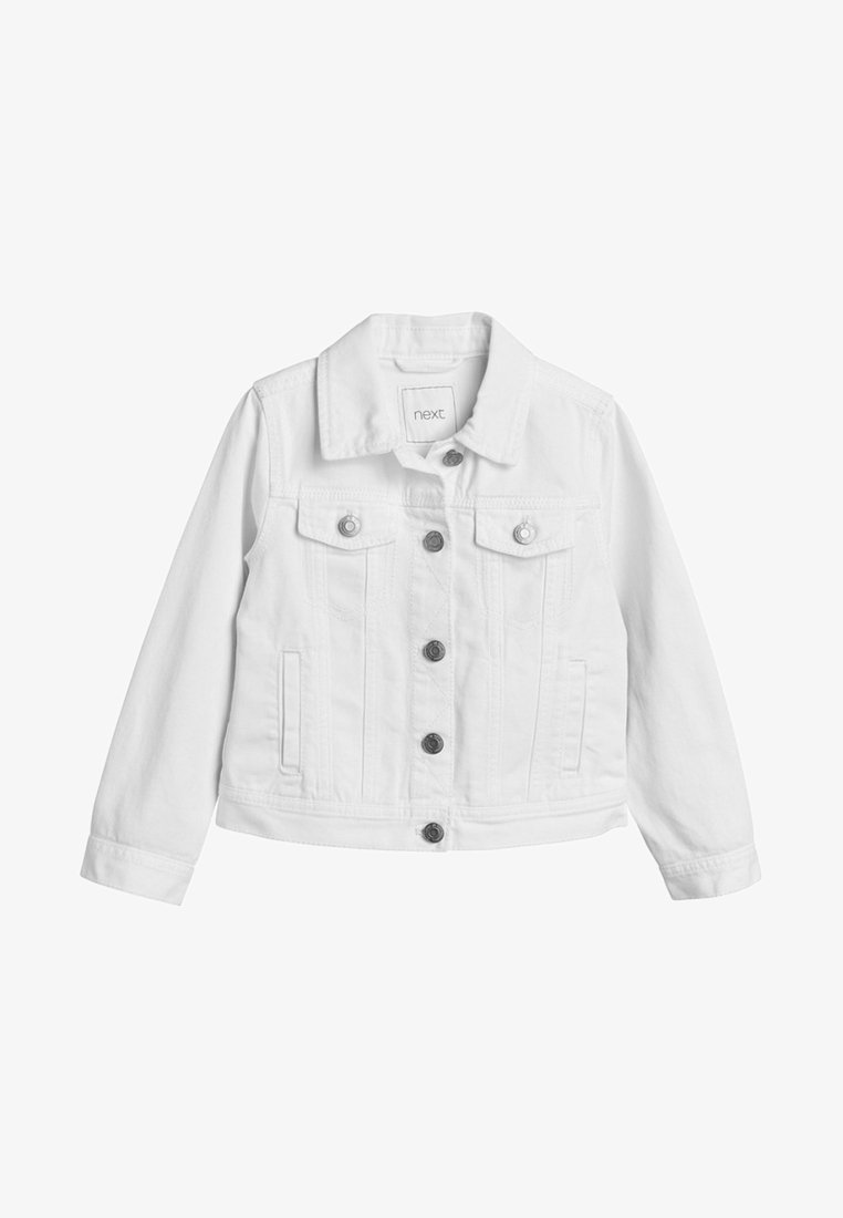Veste en denim blanc à manches longues, boutonnée sur le devant, avec deux poches poitrine et des poches latérales. Dotée de boutons métalliques et d'une étiquette de marque à l'intérieur.