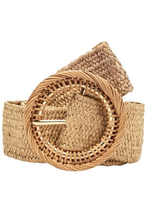 Woven słomiany pasek z dużą okrągłą klamrą ozdobioną plecionymi detalami oraz złoconym pinem zapinającym.