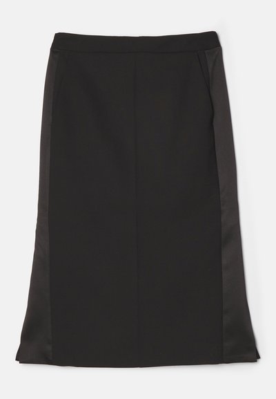 Črna svinčnik krilna z gladkim površinskim zaključkom, ki ima stranske žepe in rahlo mat satenski stranski panel za kontrast.