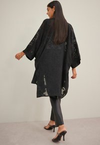 Next LONGLINE KIMONO COVER-UP - Nyári dzseki - black burnout