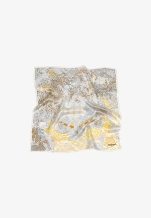 Kwadratowa jedwabna chusta z detalicznymi, złotymi i srebrnymi botanicznymi oraz architektonicznymi wzorami, złożona z lekkimi zagnieceniami, widoczna nazwa marki „Deni Cler”.