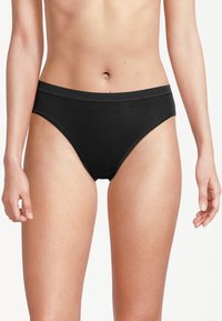 Sort bomuldstrusse med glat tekstur og elastisk taljebånd, med minimalt syningsarbejde. Designet er klassisk og funktionelt.