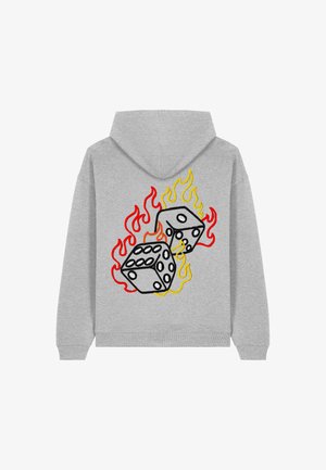 Felpa grigia con un design ricamato di due dadi circondati da fiamme rosse e gialle sulla parte posteriore. Tessuto morbido, vestibilità casual.