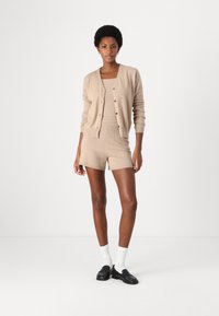 pure cashmere Shorts - camel