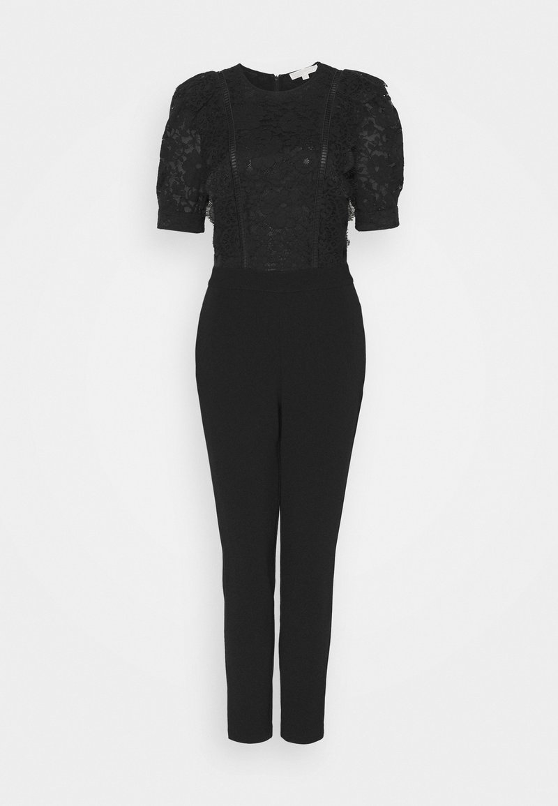 Combinaison noire avec manches courtes en dentelle bouffantes, corsage en dentelle florale, taille ajustée et pantalon droit.