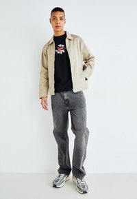 Levi's® VINTAGE FIT GRAPHIC - Marškinėliai su spaudiniu - lse_batwing badge floral caviar