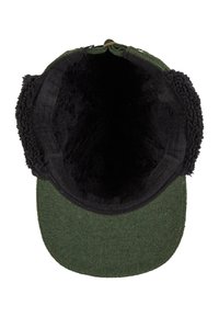 Zelená vlněná čepice s černým fleecovým podšívkou, se sluchovým klapkami a zakřiveným okrajem. Interiér je hluboký a texturovaný pro teplo.