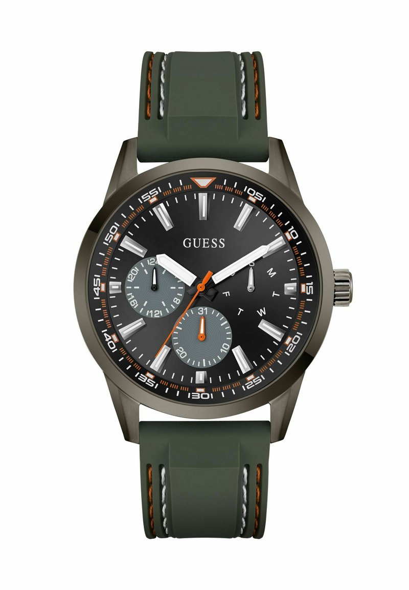 La montre avec un bracelet en silicone vert présente un cadran noir avec des index horaires blancs, des accents oranges, ainsi que des sous-cadrans pour les indicateurs de date et de jour.