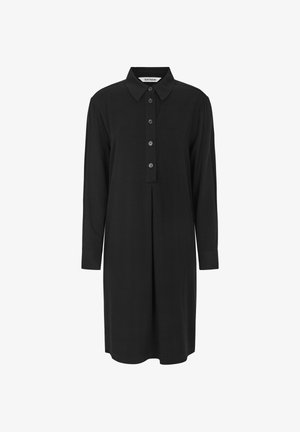 Mustvalge pikkade varrukatega kleit, millel on kaelus, ees nupupaneering ja volditud disain. Valmistatud siledast, pehmest kangast.