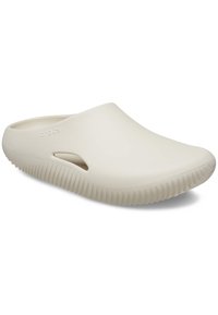 Weiße Gummischlupfclogs mit abgerundetem Zehenbereich, seitlichen Belüftungslöchern und einer strukturierten Sohle. Verfügt über ein glattes Material und ein minimalistisches Design.