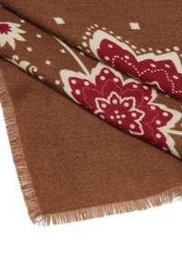 Coperta marrone a motivi floreali in rosso e crema, con una texture morbida e bordi frangiati. Adatta per l'arredamento di interni.