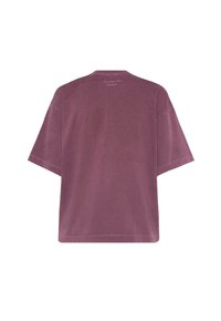 Oversized short-sleeve t-shirt in mauve cotton, featuring a round neckline and subtle “Summer the Label” embroidery on the back.