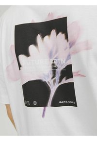 Jack & Jones JCOSTAGGER TEE SS CREW NECK - T-shirt con stampa - white