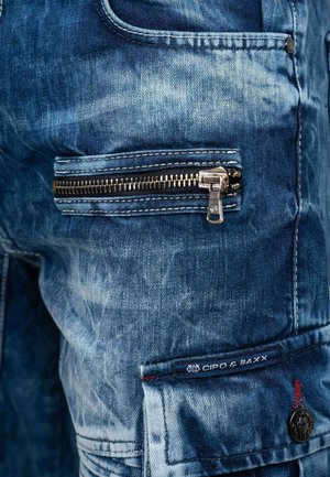 Cipo & Baxx, HERREN REGULAR FIT KURZE HOSE STONEWASHED - Jeans Shorts - blue