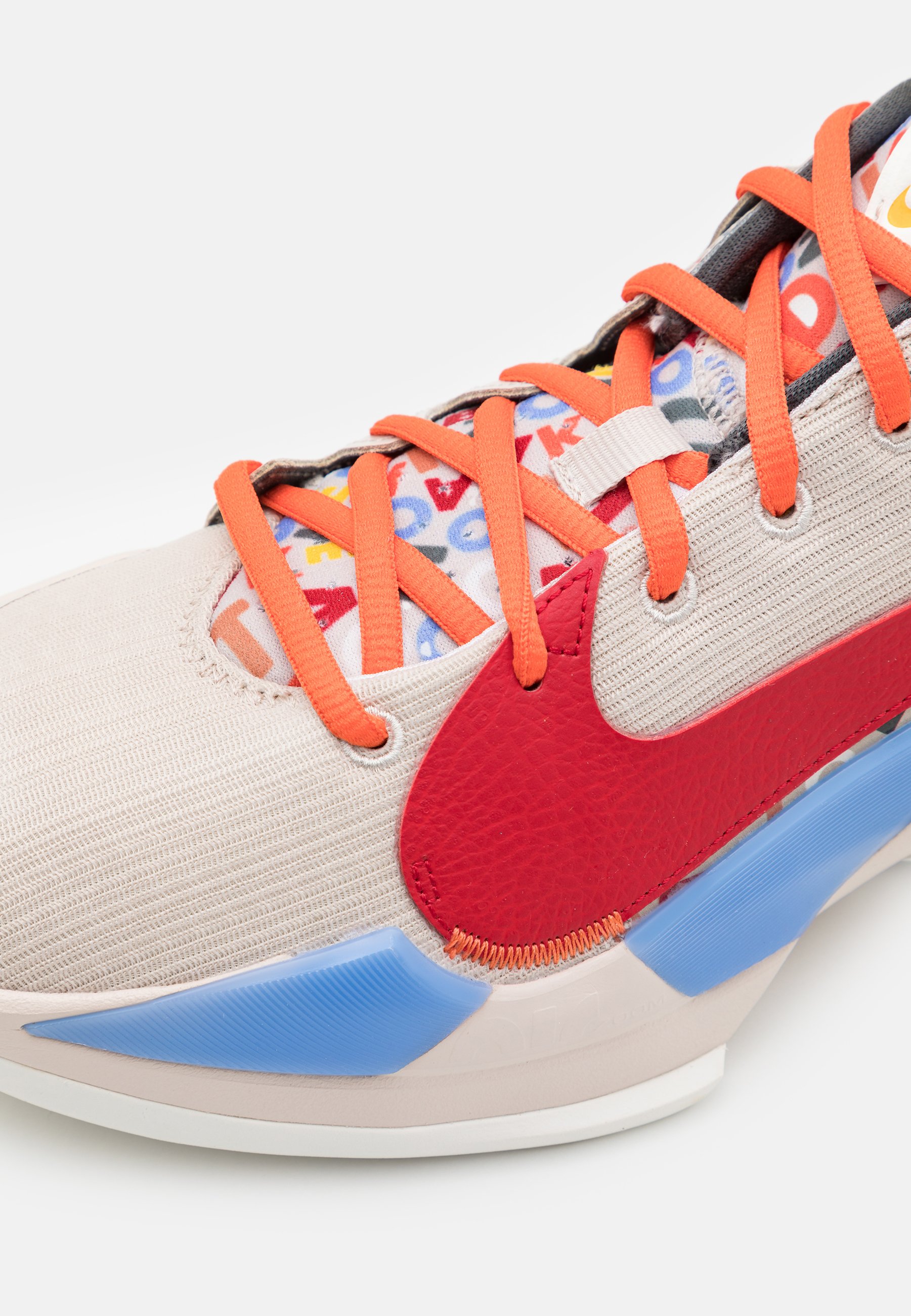 Nike Performance ZOOM FREAK 2 NRG - Basketball shoes - desert sand/gym  red/sail/camellia/beige - Zalando.de