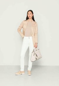 s.Oliver Liibuvad teksad - off white