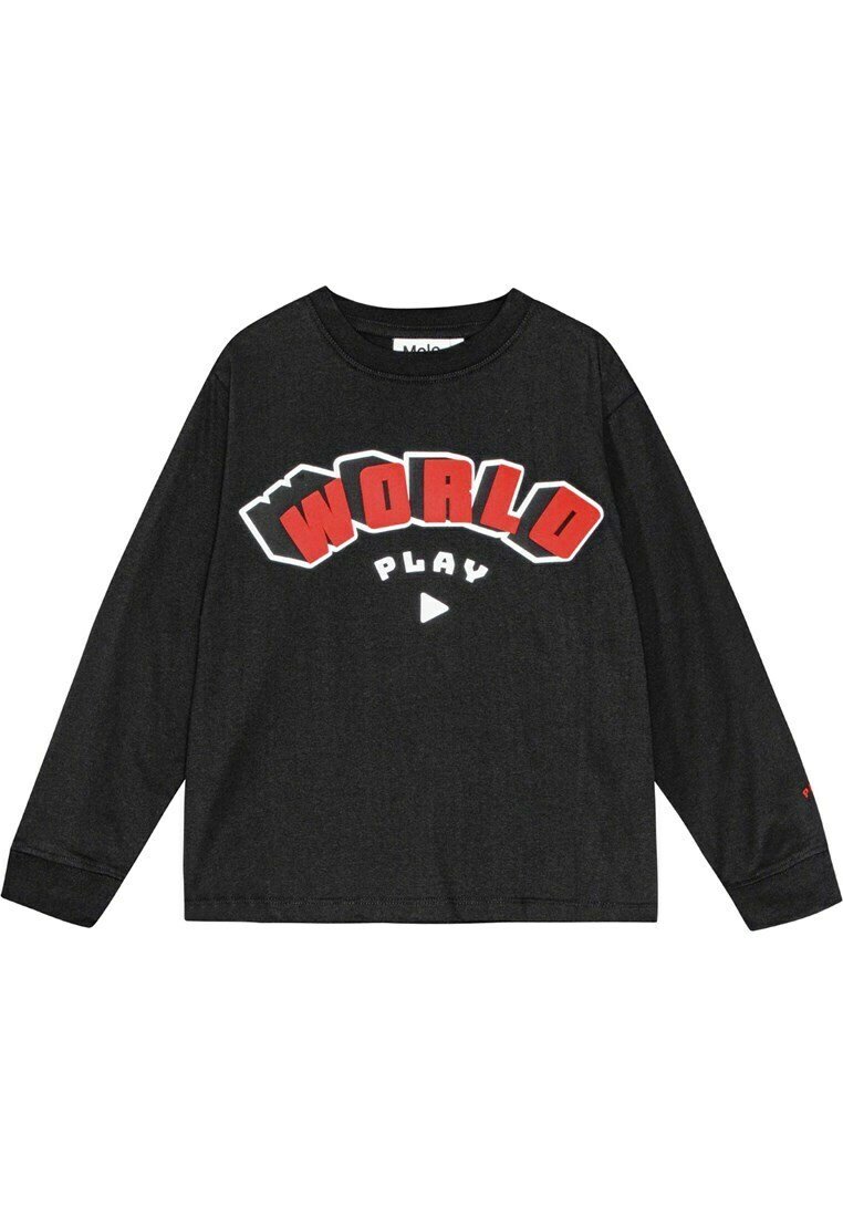 Musta pitkähiha T-paita, valmistettu puuvillasta. Edessä on rohkeat punaiset ja valkoiset graafiset kuvat, joissa lukee "WORLD PLAY" ja play-painiketta esittävä kuvake.