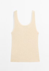 Top senza maniche a costine beige con scollatura a barco e spalline larghe. Tessuto morbido con silhouette aderente e dettagli di cucitura sottili lungo i bordi.