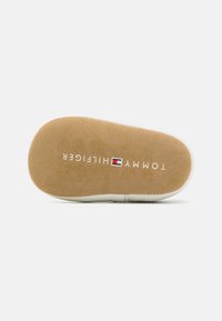 Tommy Hilfiger KIKI UNISEX - Esimesed jalatsid - multicolor