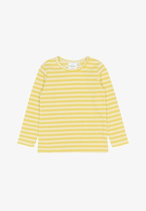 Chemise à manches longues jaune avec des rayures blanches horizontales. Texture ribbed douce, encolure ronde, coupe décontractée et sans embellissements visibles.