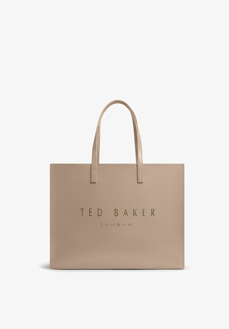 Bolsa tote rectangular de color beige con dos asas y "TED BAKER LONDON" en relieve dorado en el frente.