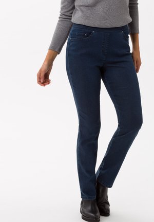 Donkerblauwe denim jeans met een slim fit, voorzien van voorzakken, een soepele textuur en een licht rekbare tailleband. Zwarte enkelboots worden gedragen.