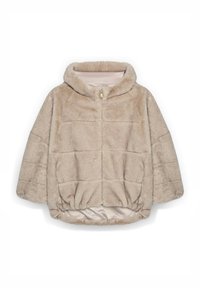 Beżowa kurtka z ekologicznego futra z kapturem, frontowym zamkiem błyskawicznym i ściągaczem u dołu. Charakteryzuje się miękką teksturą oraz pudełkowym, oversize'owym krojem.