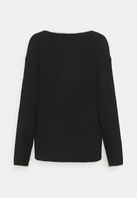 Svart stickad tröja med långa ärmar, texturerad tyg och krämfärgad kant längs halsringningen och sid sömmarna. Klassisk rundhalsad design.