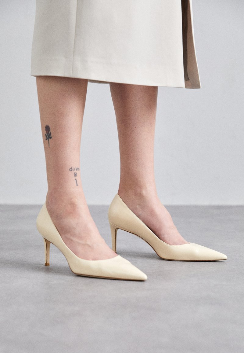 Stuart Weitzman Decolleté - beige