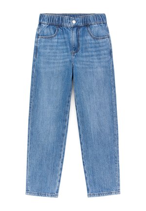 Jean en denim bleu clair avec taille élastique, bouton à l'avant et deux poches avant, posé à plat sur un fond blanc.