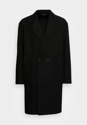 Schwarzer langer Mantel mit breiten Revers, zwei vorderen Knöpfen und Seitentaschen, präsentiert vor weißem Hintergrund.