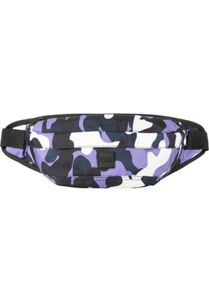 Lila und schwarze Camouflage-Gürteltasche mit glatter Oberfläche, ausgestattet mit einem schwarzen Patch-Logo und einem verstellbaren Riemen für sicheren Sitz.