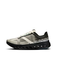 Des chaussures de course légères en gris et noir, dotées d'un dessus en mesh respirant, d'une semelle extérieure hexagonale distinctive et d'un logo "ON RUNNING" audacieux.