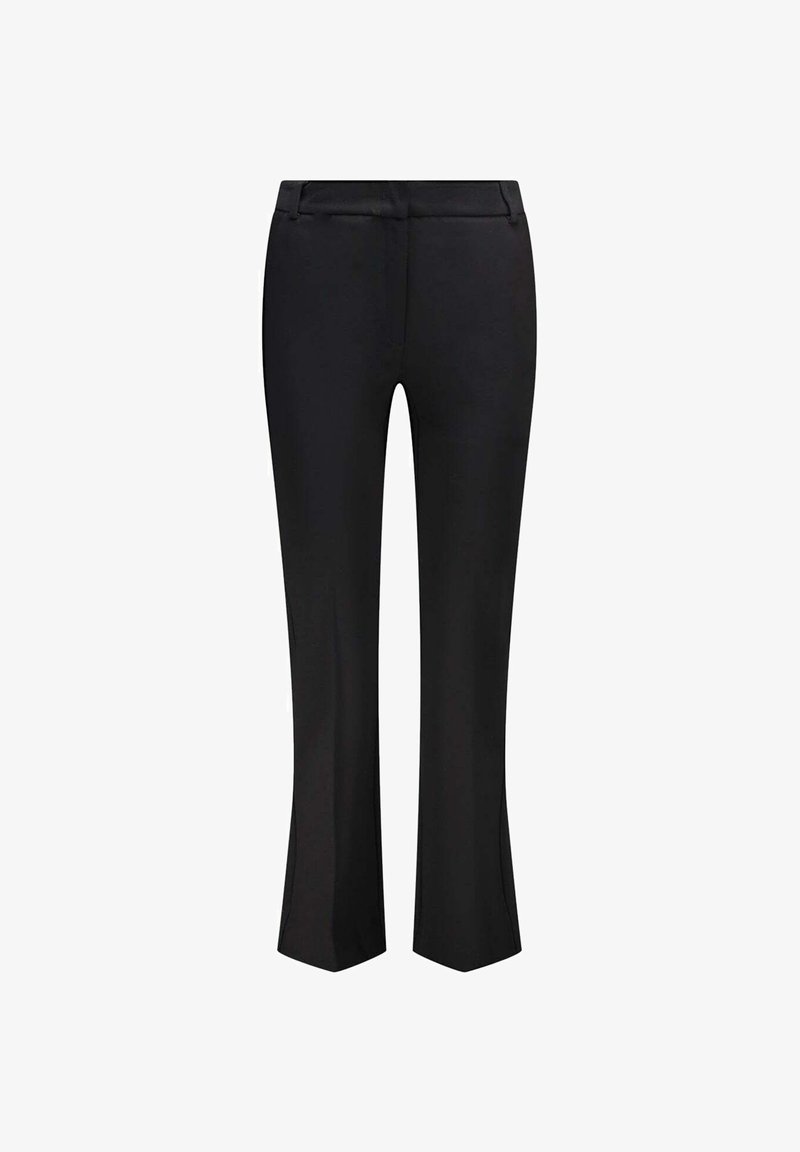 Pantaloni neri su misura in tessuto liscio, con fondo svasato e dettagli di cucitura sottili. Presentano una vita classica e tasche laterali.